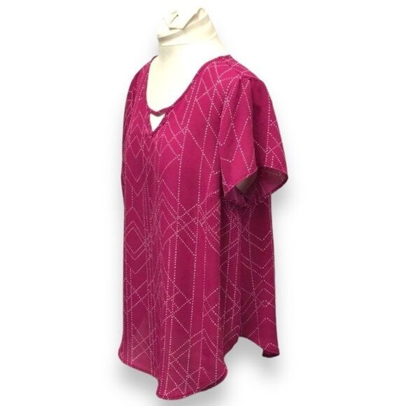 Torrid Women’s Short Sleeve Georgette Keyhole Cutout Neck Blouse, Pink, size 1 - Picture 4 of 8